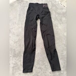 PINK Victoria’s Secret Black Seamless Active Leggings Size Small